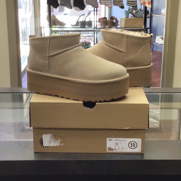 UGG Platform Mini Boot in Tan Suede - Picture 3 of 4